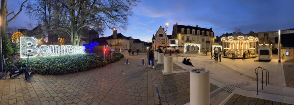 Bourges centre place de la cathédrale
